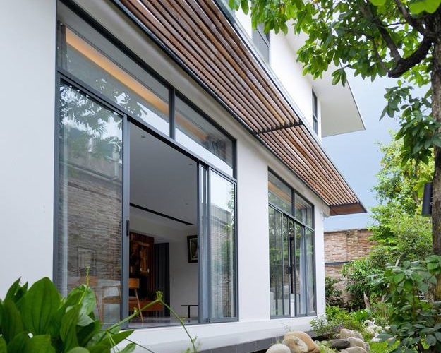 Hành lang nhà biệt thự 2 tầng