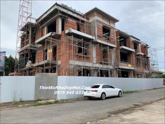 Nhà shophouse liền kề hiện đại 3 tầng 3 mặt tiền đang thi công và báo giá 