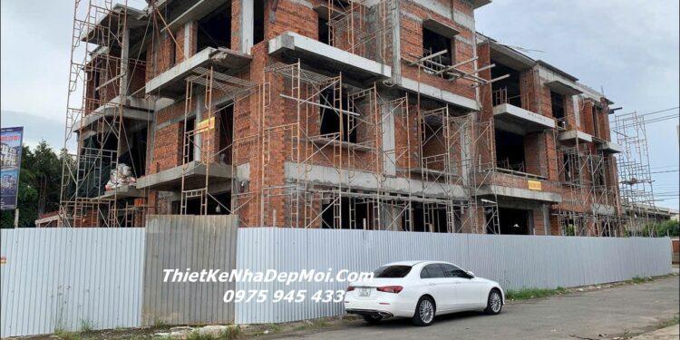 Nhà shophouse liền kề hiện đại 3 tầng 3 mặt tiền đang thi công và báo giá