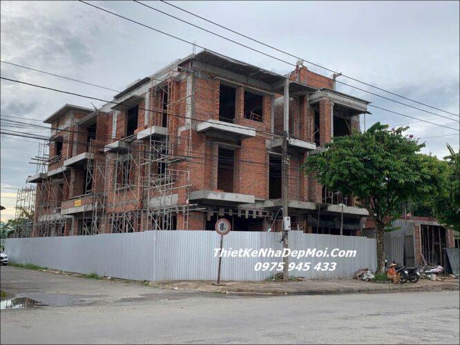 Hình nhà phố Shophouse đang thi công so với hình 3D thiết kế